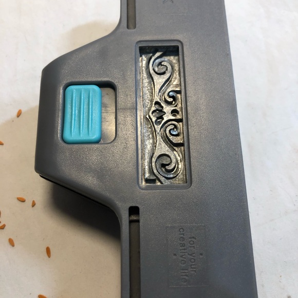 EK Success Border Paper Punch craft  swirl - Picture 7 of 8